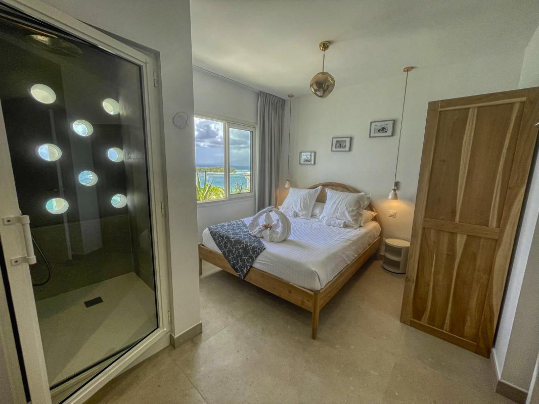 35 Location villa piscine vue mer ilet Gosier Guadeloupe_chambre 4
